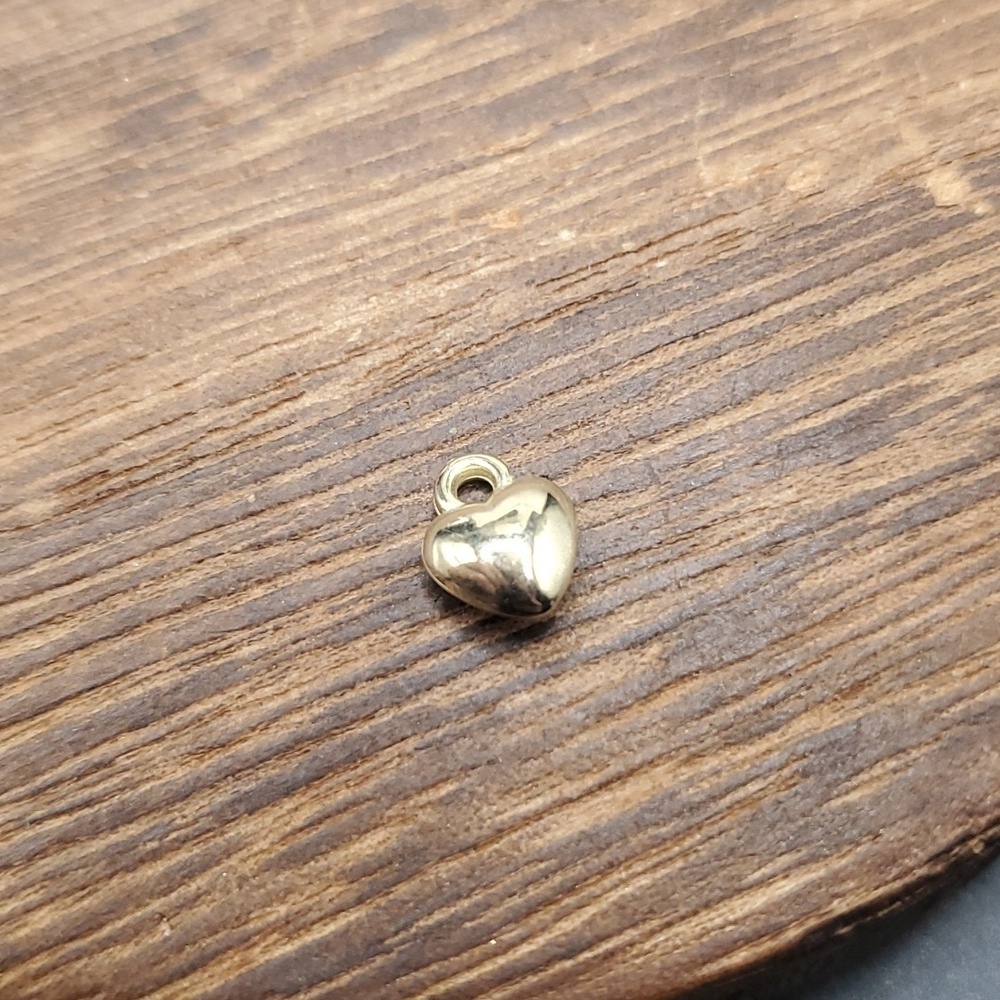 P135‎ 14k gold heart drop charm